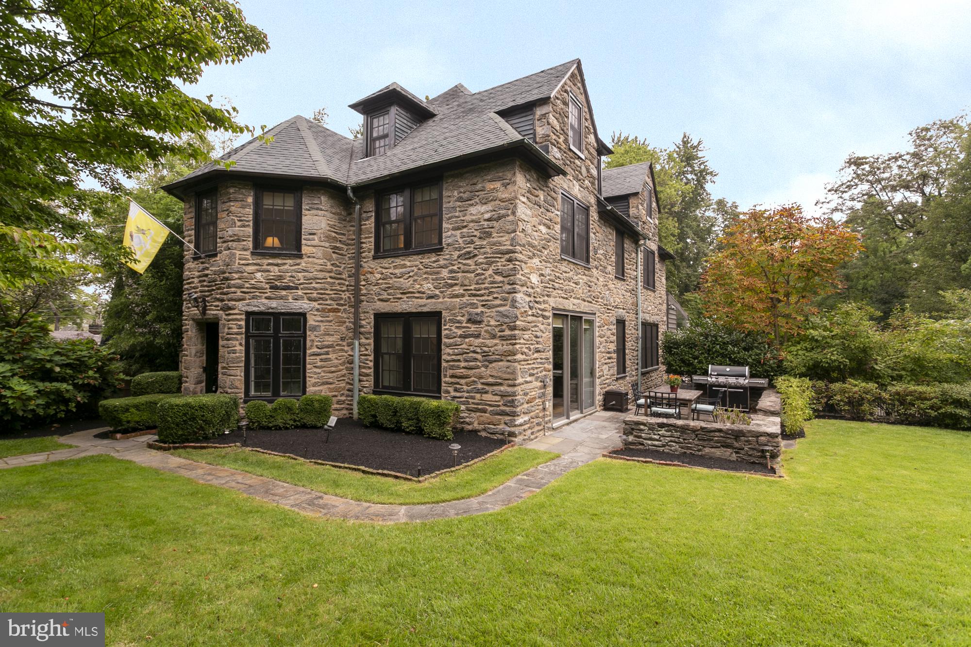 9159 Green Tree Road Philadelphia, PA 19118 - Photo 2 of 37 Gallery Image 2