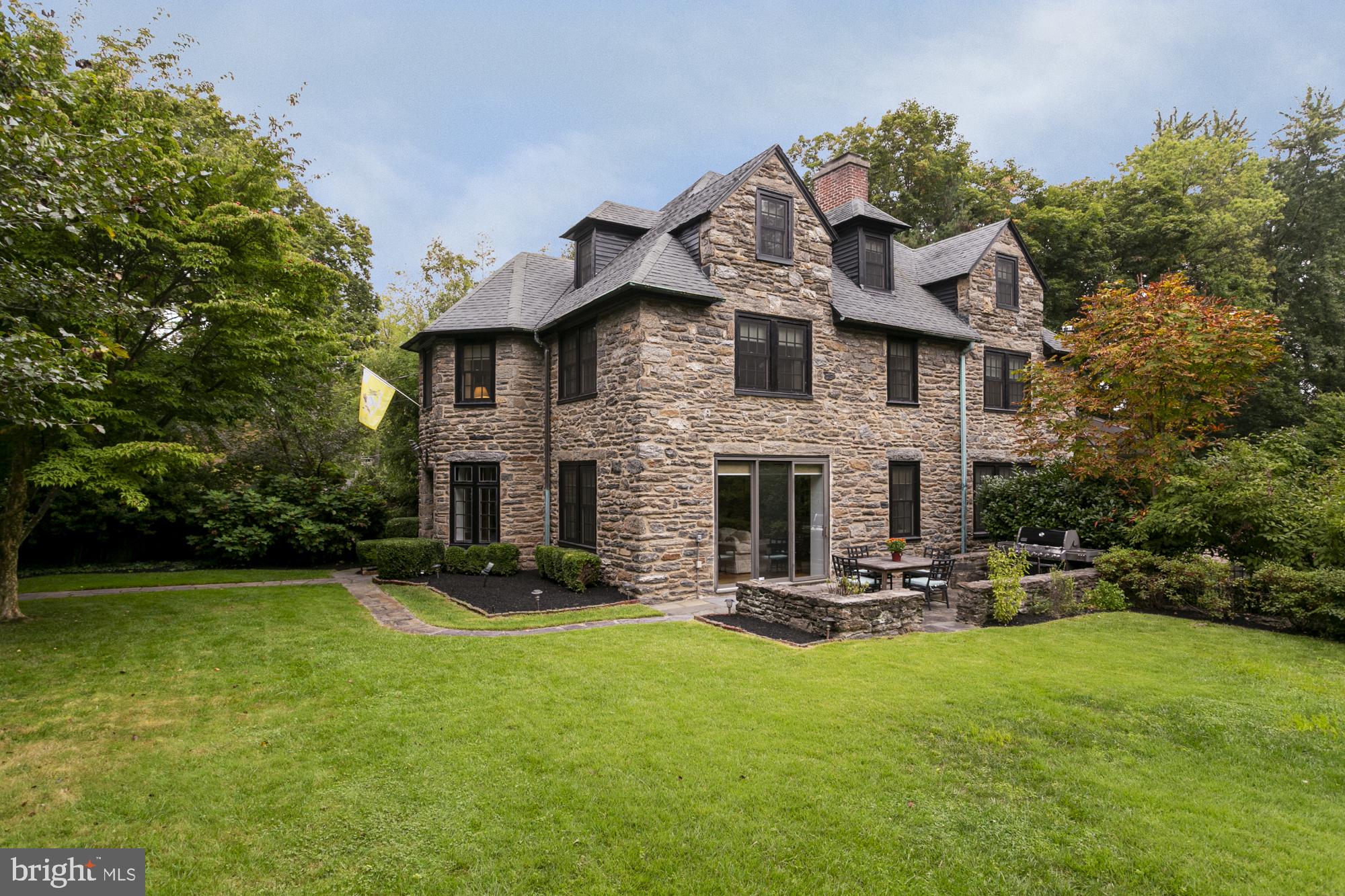 9159 Green Tree Road Philadelphia, PA 19118 - Photo 3 of 37 Gallery Image 3