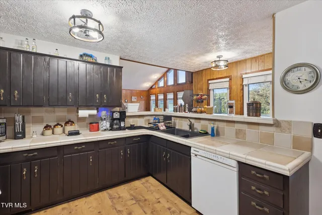 $538,000 | 200 River Edge Drive, Kingsport, TN 37660