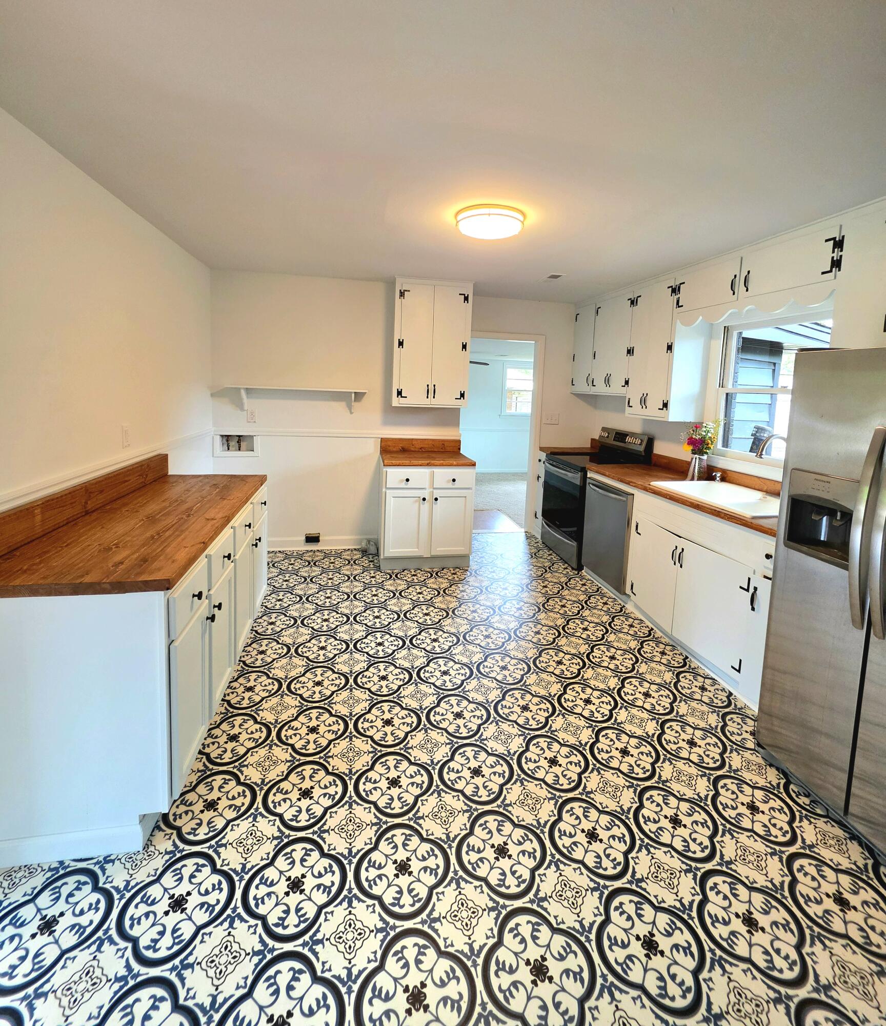 1113 Yeamans Hall Road Hanahan, SC 29410 - Photo 6 of 15 20260407_111940