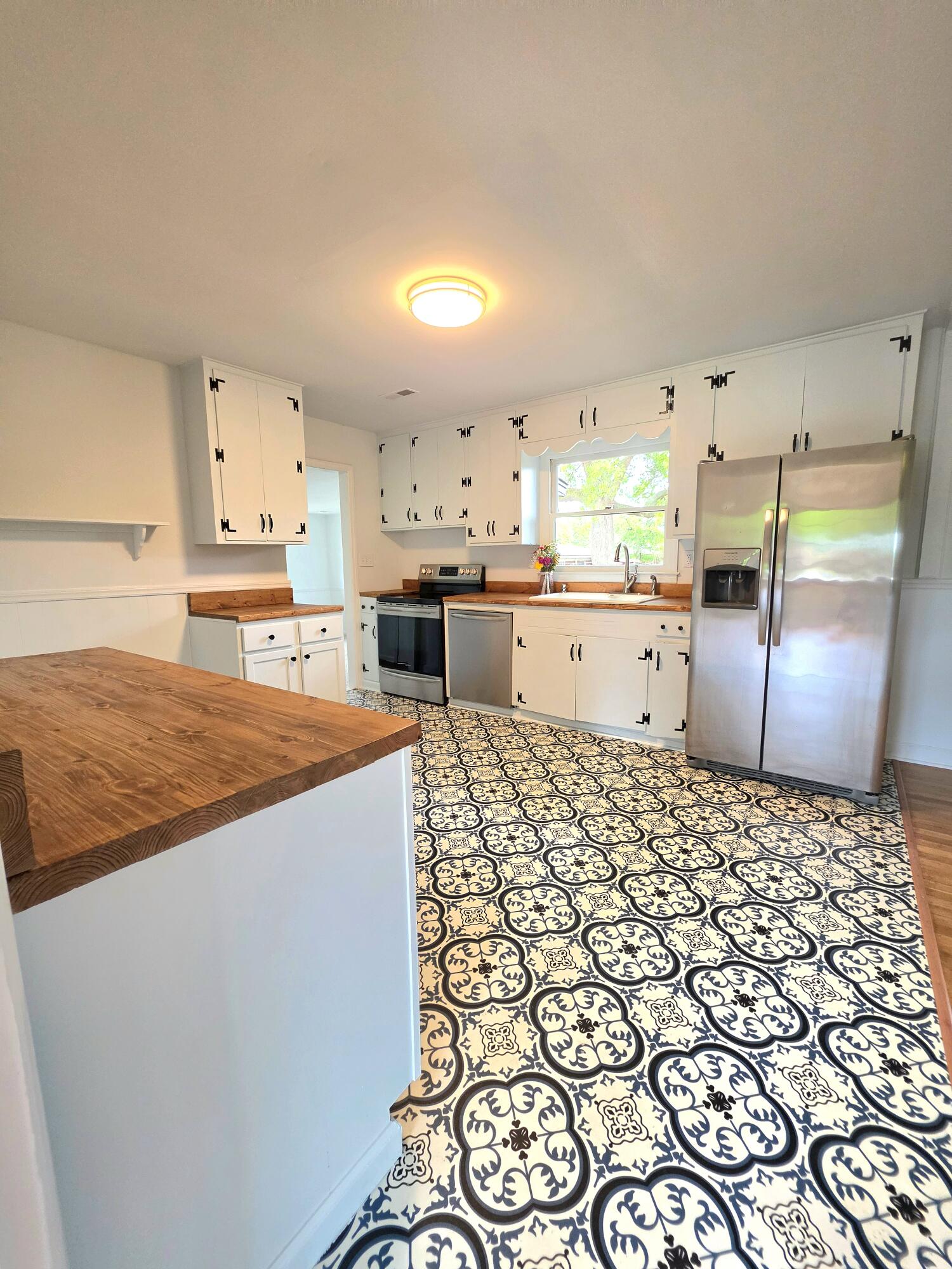 1113 Yeamans Hall Road Hanahan, SC 29410 - Photo 7 of 15 20260407_112057