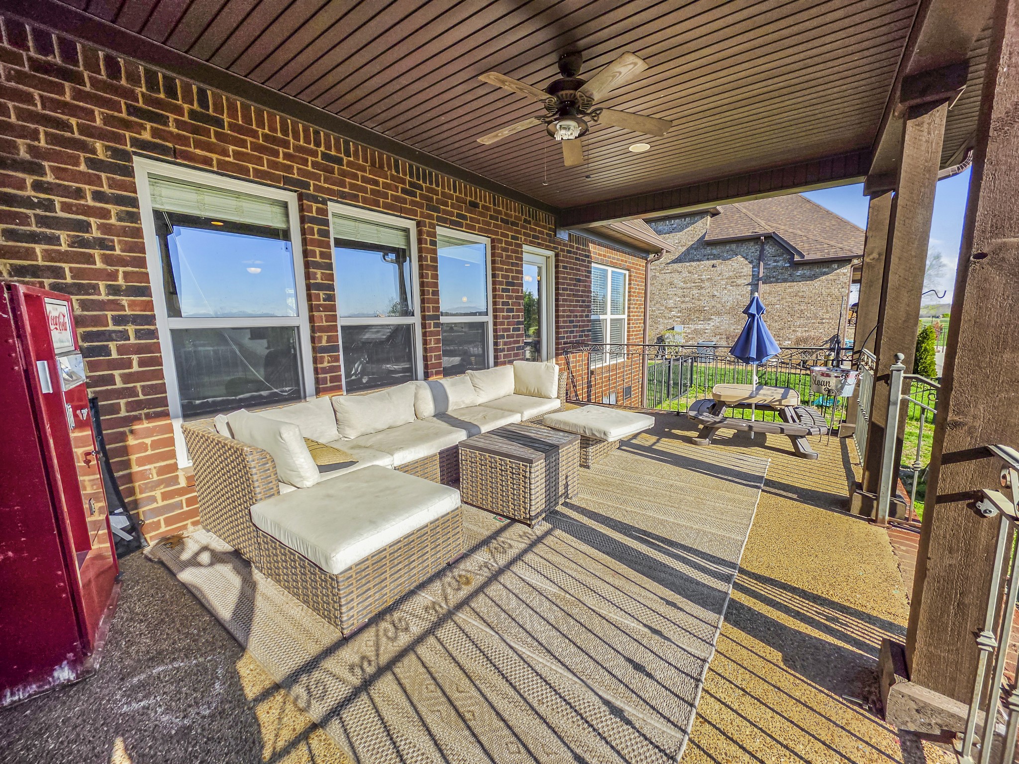 1133 Mires Road Mount Juliet, TN 37122 - Photo 39 of 51 a living room with furniture