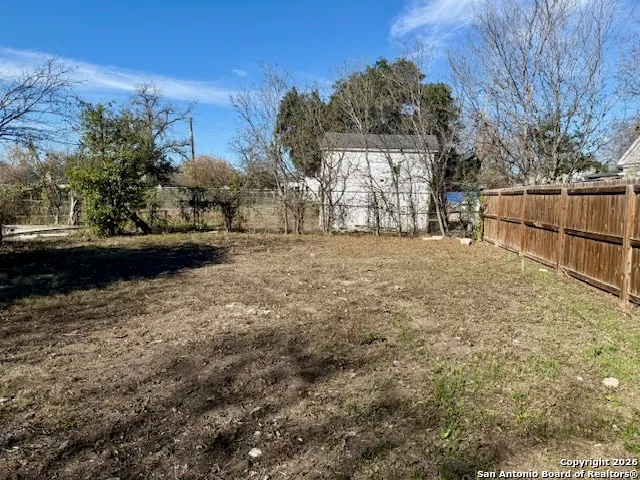 a view of backyard and trees