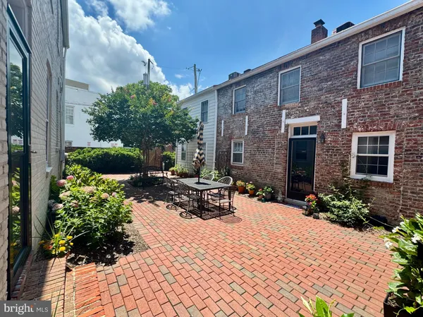 $1,900 | 1016 Prince Street, Alexandria, VA 22314