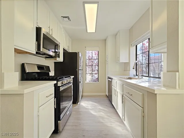 $1,195 | 4855 South Torrey Pines Drive, Unit 201, Las Vegas, NV 89103