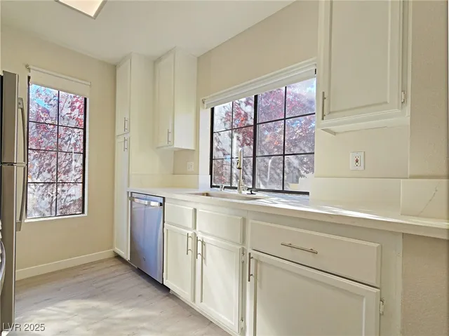 $1,195 | 4855 South Torrey Pines Drive, Unit 201, Las Vegas, NV 89103