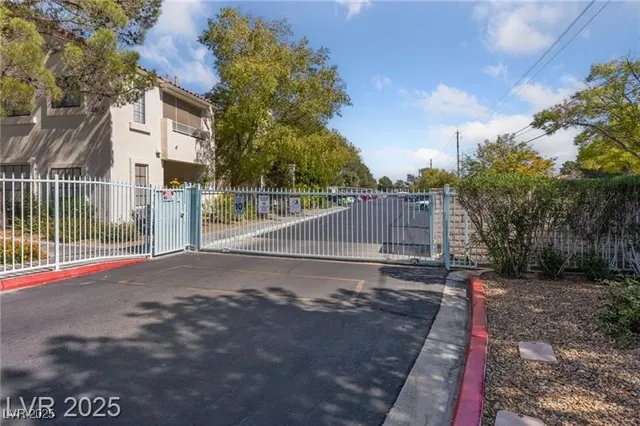 $1,195 | 4855 South Torrey Pines Drive, Unit 201, Las Vegas, NV 89103