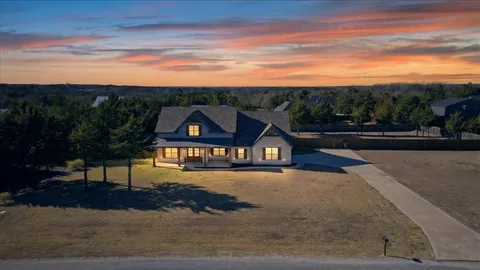 $699,900 | 341 Guy Lane, Pottsboro, TX 75076