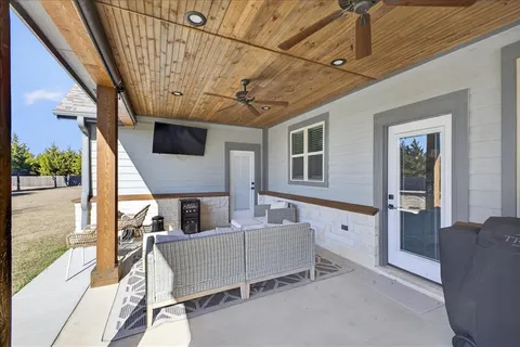 $699,900 | 341 Guy Lane, Pottsboro, TX 75076