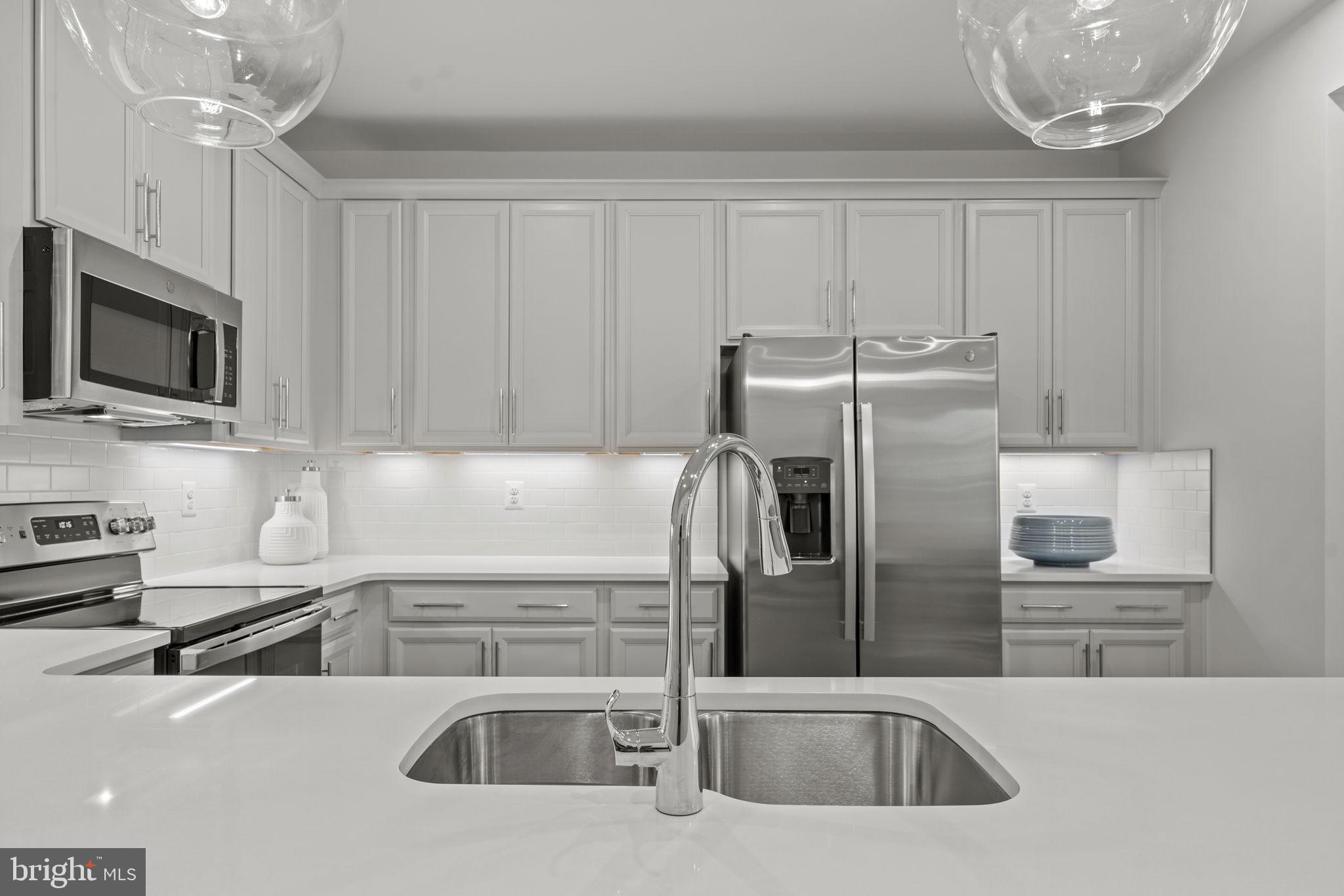 4626 Olivine Drive Chantilly, VA 20151 - Photo 2 of 50