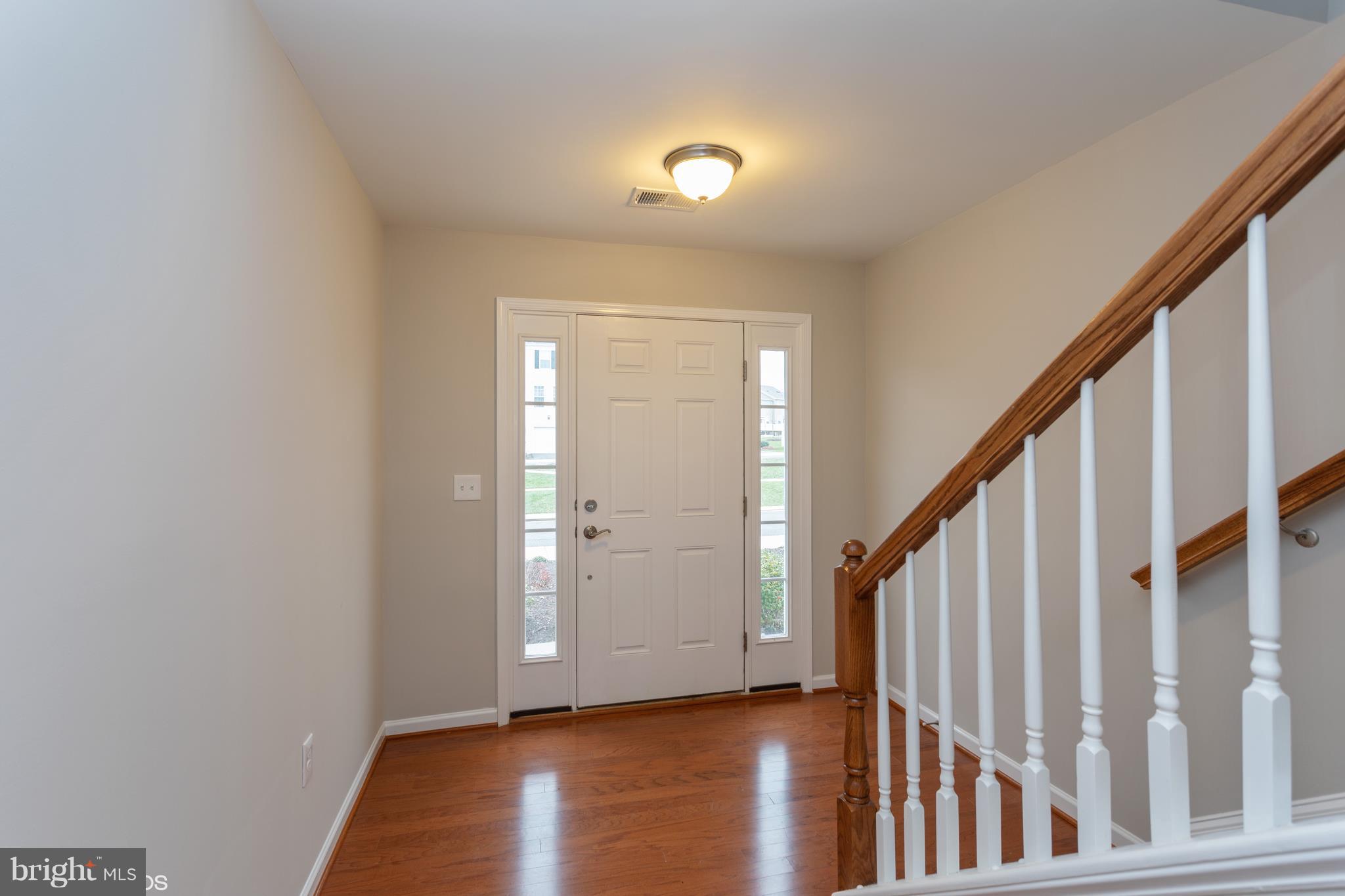 8352 Scotland Loop Manassas, VA 20109 - Photo 3 of 27 Entry Way