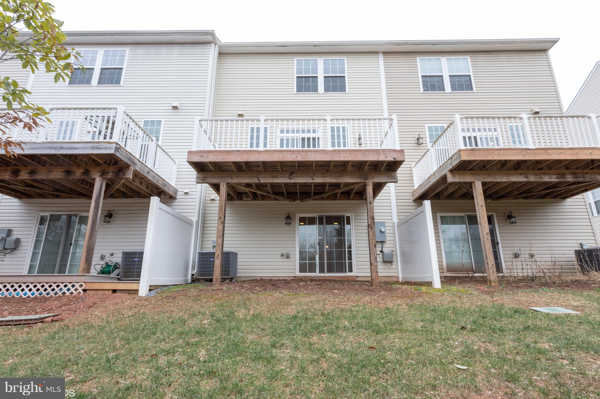 8352 Scotland Loop Manassas, VA 20109 - Photo 24 of 27 Exterior Rear