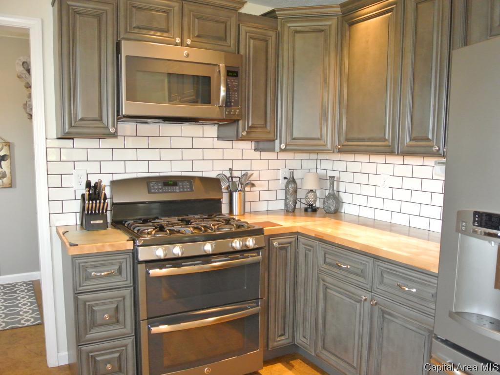 2481 Arnold Road Jacksonville, IL 62650 - Photo 9 of 36