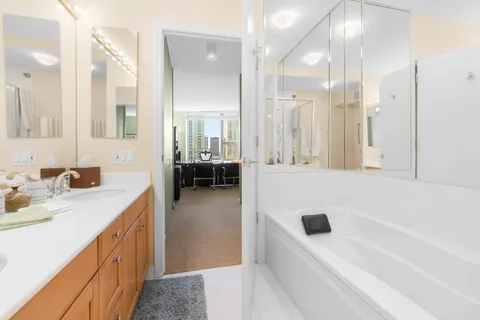 $599,500 | 501 North Clinton Street, Unit 2505, Chicago, IL 60654