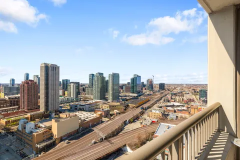 $599,500 | 501 North Clinton Street, Unit 2505, Chicago, IL 60654