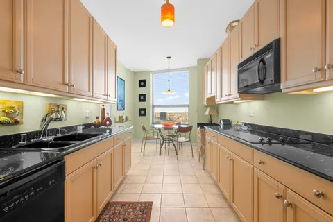 $599,500 | 501 North Clinton Street, Unit 2505, Chicago, IL 60654