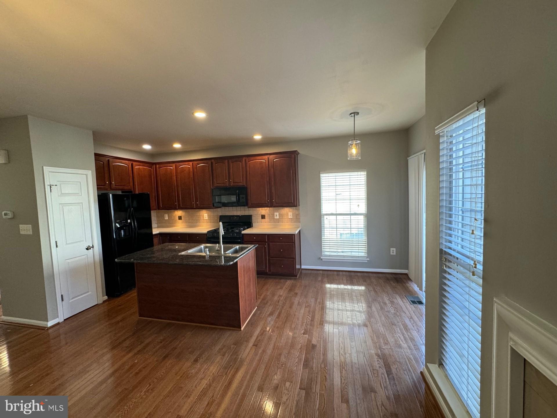 14190 Hunters Run Way Gainesville, VA 20155 - Photo 8 of 34
