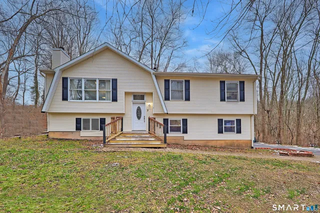 $460,000 | 7 Circuit Avenue, Watertown, CT 06795