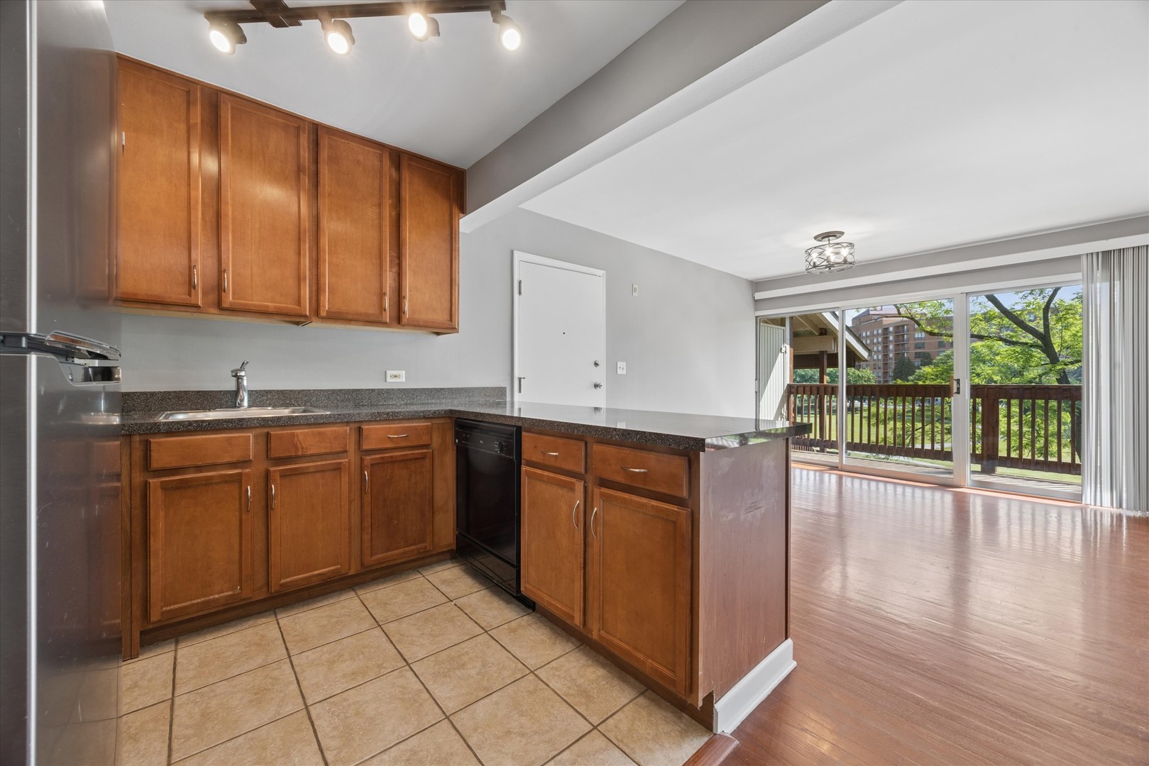 5852 Forest View Road, Unit F Lisle, IL 60532 - Photo 4 of 16