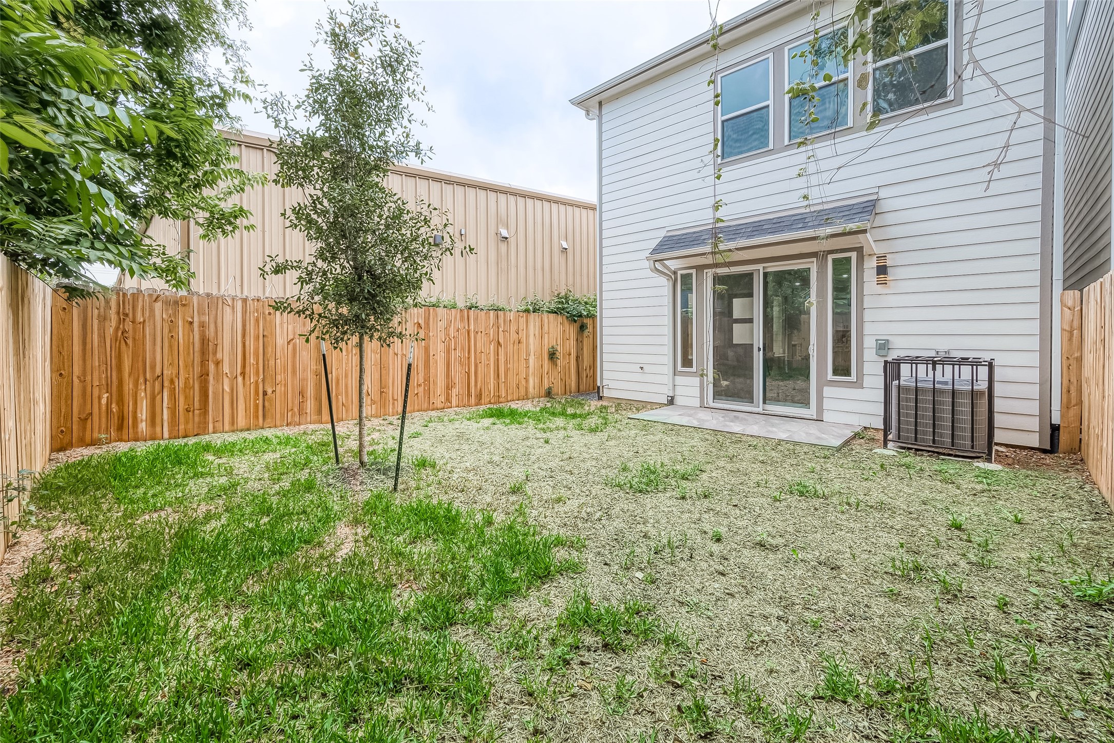 3835 Mainer Street Houston, TX 77021 - Photo 21 of 21 front view of a house with a yard