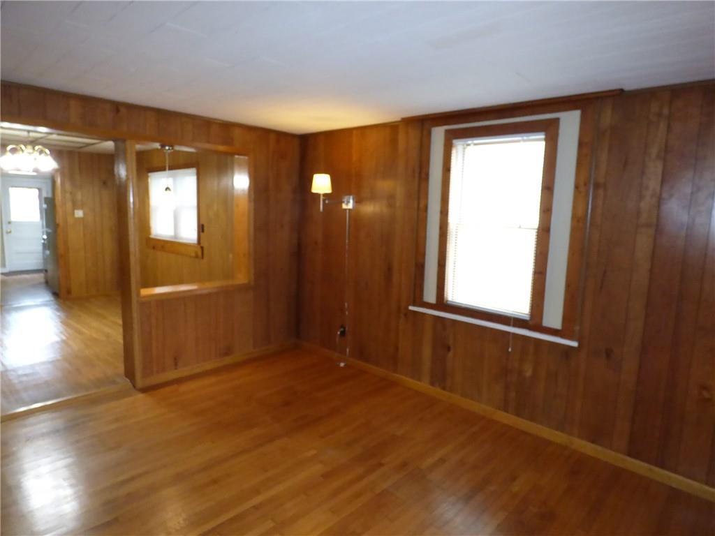 29 East Prospect Avenue, Unit 1 Pittsburgh, PA 15205 - Photo 12 of 30 an empty room with windows and closet