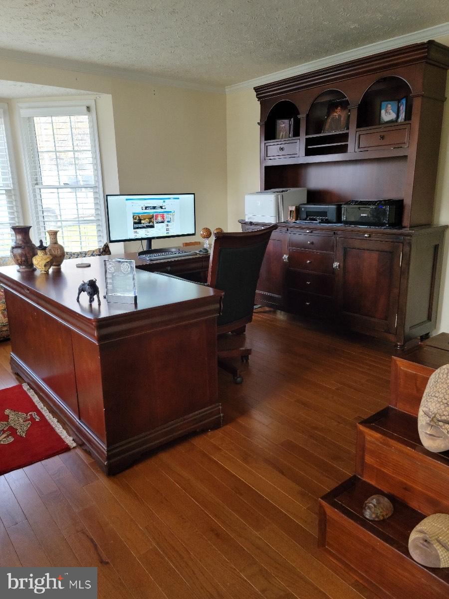 10500 Labrador Loop Manassas, VA 20112 - Photo 11 of 24 Front Office