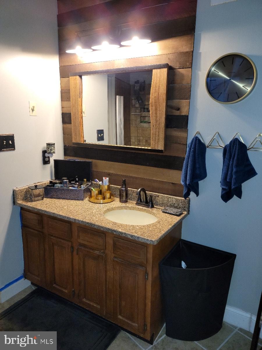 10500 Labrador Loop Manassas, VA 20112 - Photo 18 of 24 Master Bathroom