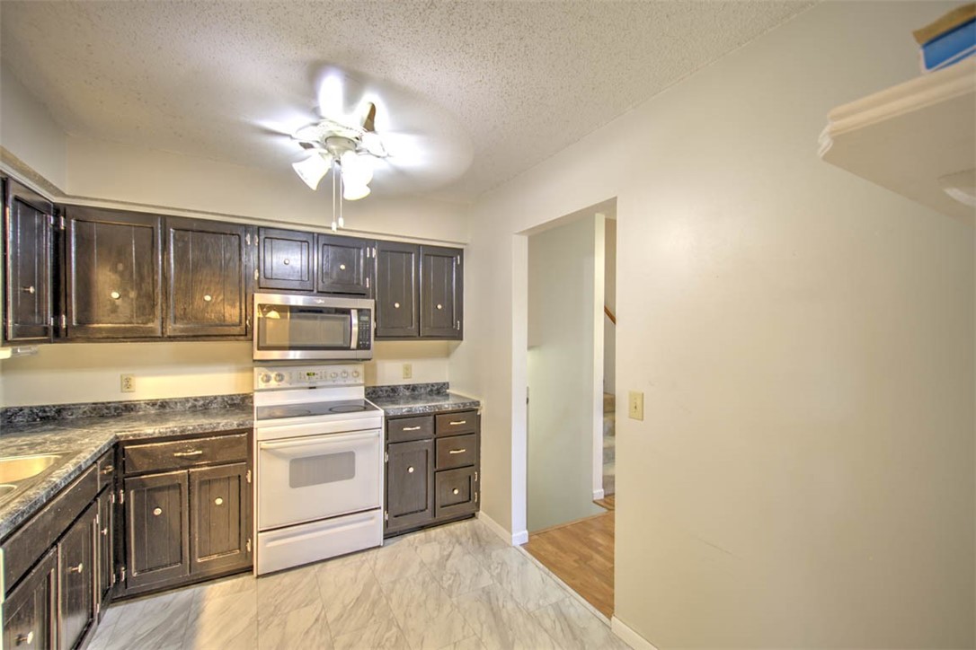 870 South Green Meadow Drive Decatur, IL 62521 - Photo 11 of 27