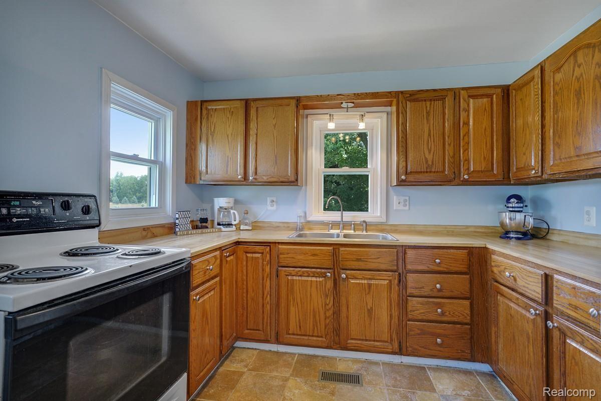 4745 East Haslett Road Perry, MI 48872 - Photo 5 of 18 dsc08294-dsc08296.jpg