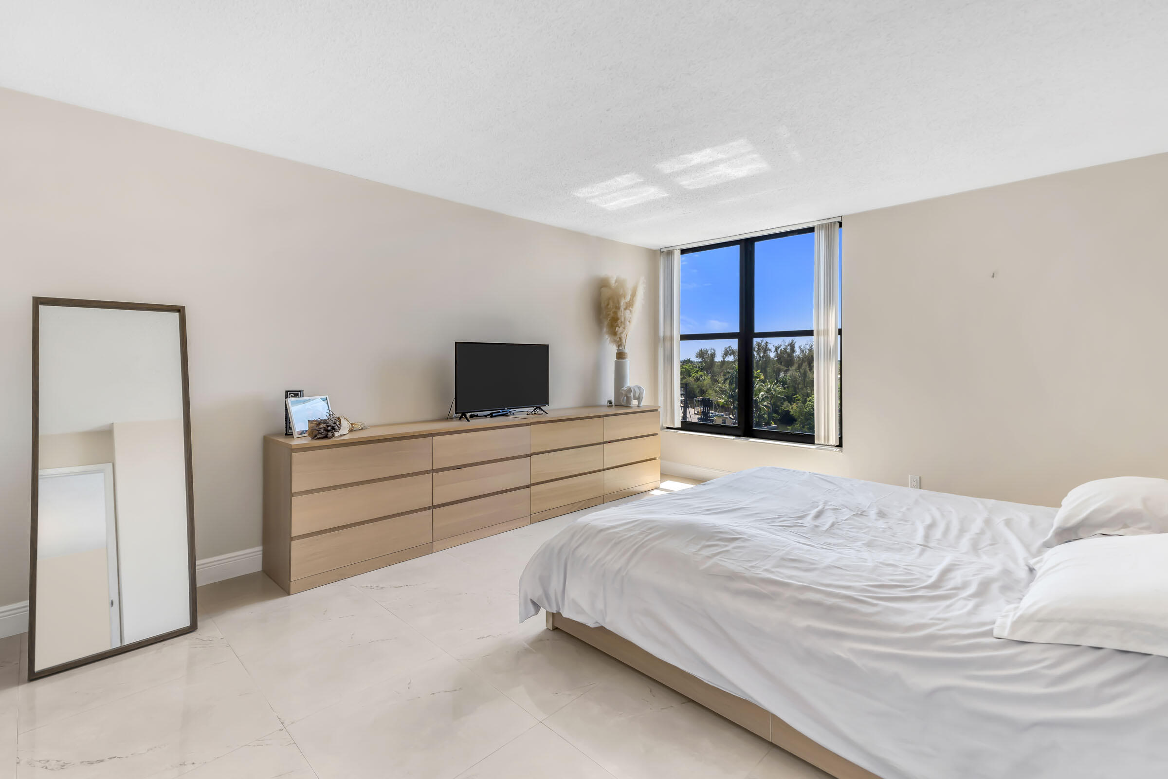 22 Royal Palm Way, Unit 606 Boca Raton, FL 33432 - Photo 26 of 48 011