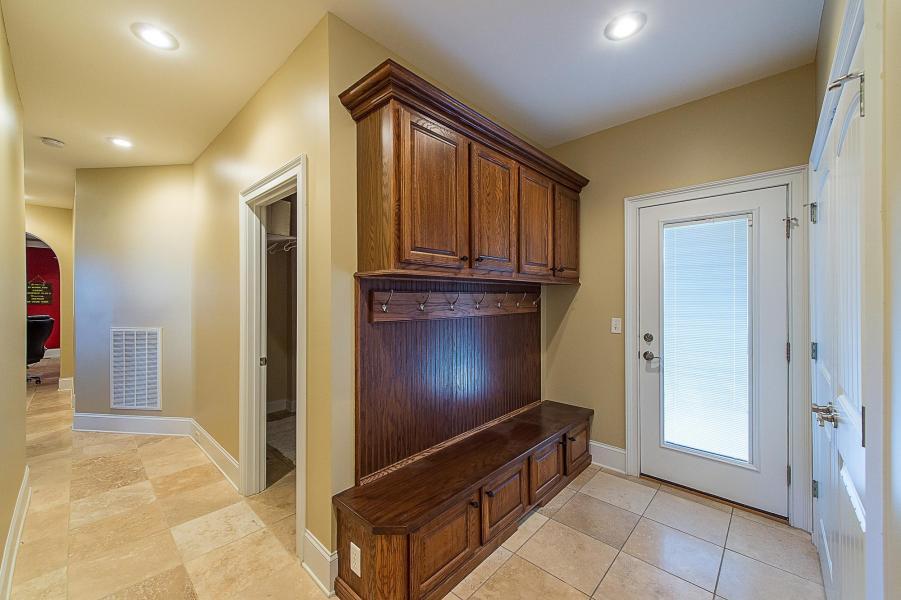 7902 Chianti Way Chattanooga, TN 37421 - Photo 16 of 30 Chianti mud room area
