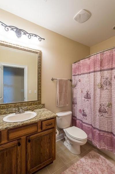 7902 Chianti Way Chattanooga, TN 37421 - Photo 20 of 30 Chianti full bathroom upstairs