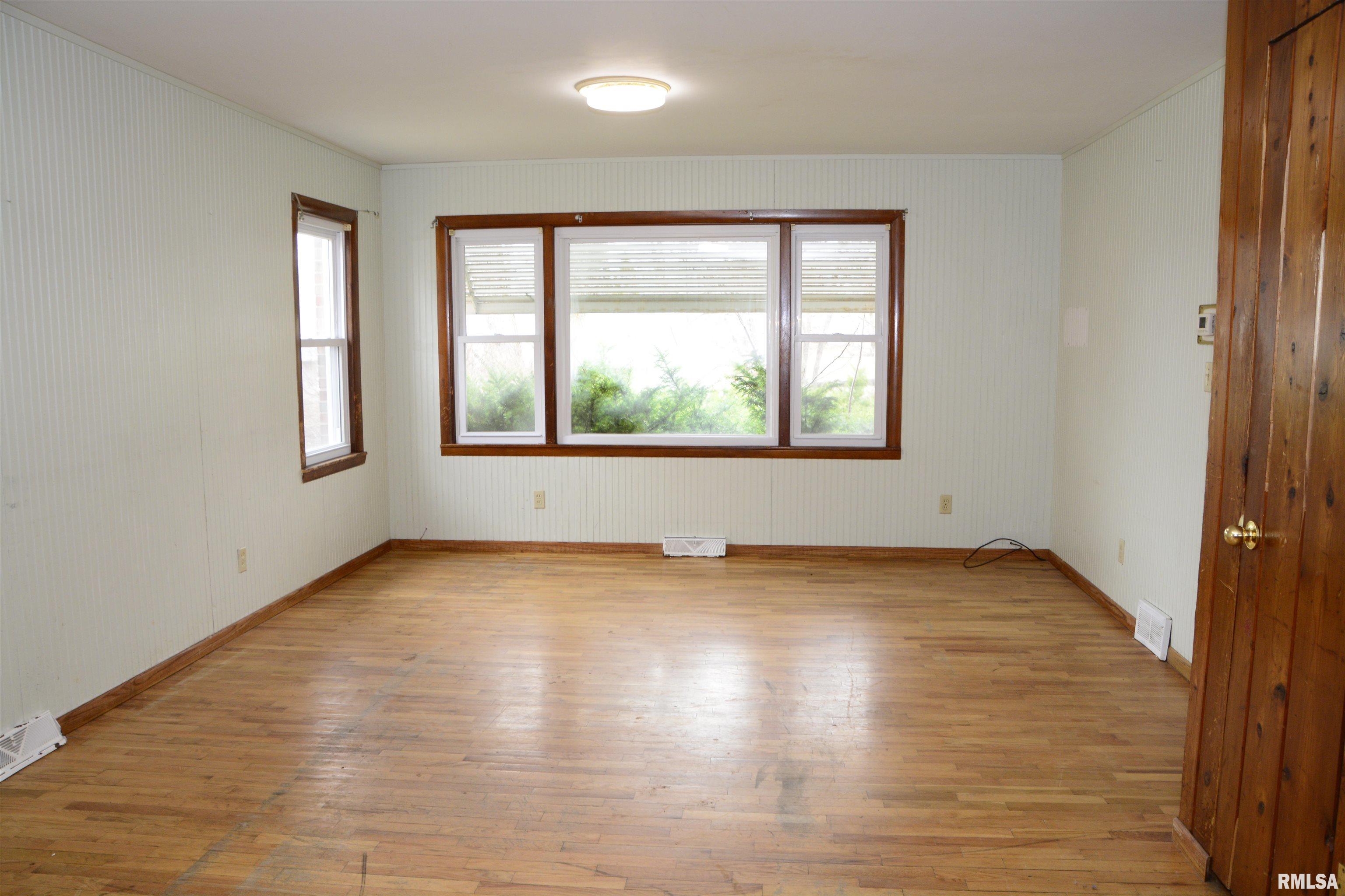 724 North Charles Street Macomb, IL 61455 - Photo 12 of 25