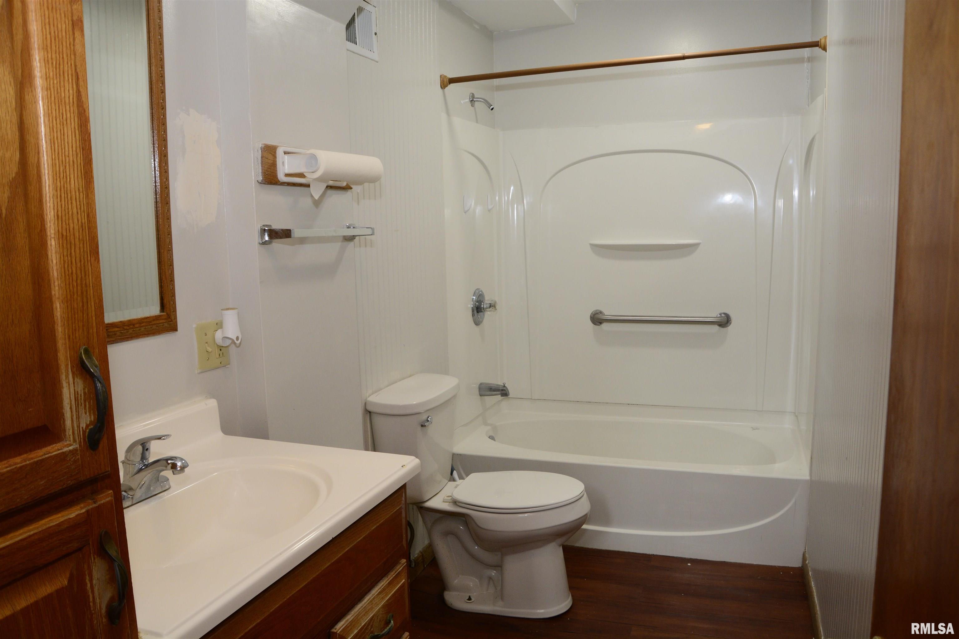 724 North Charles Street Macomb, IL 61455 - Photo 15 of 25