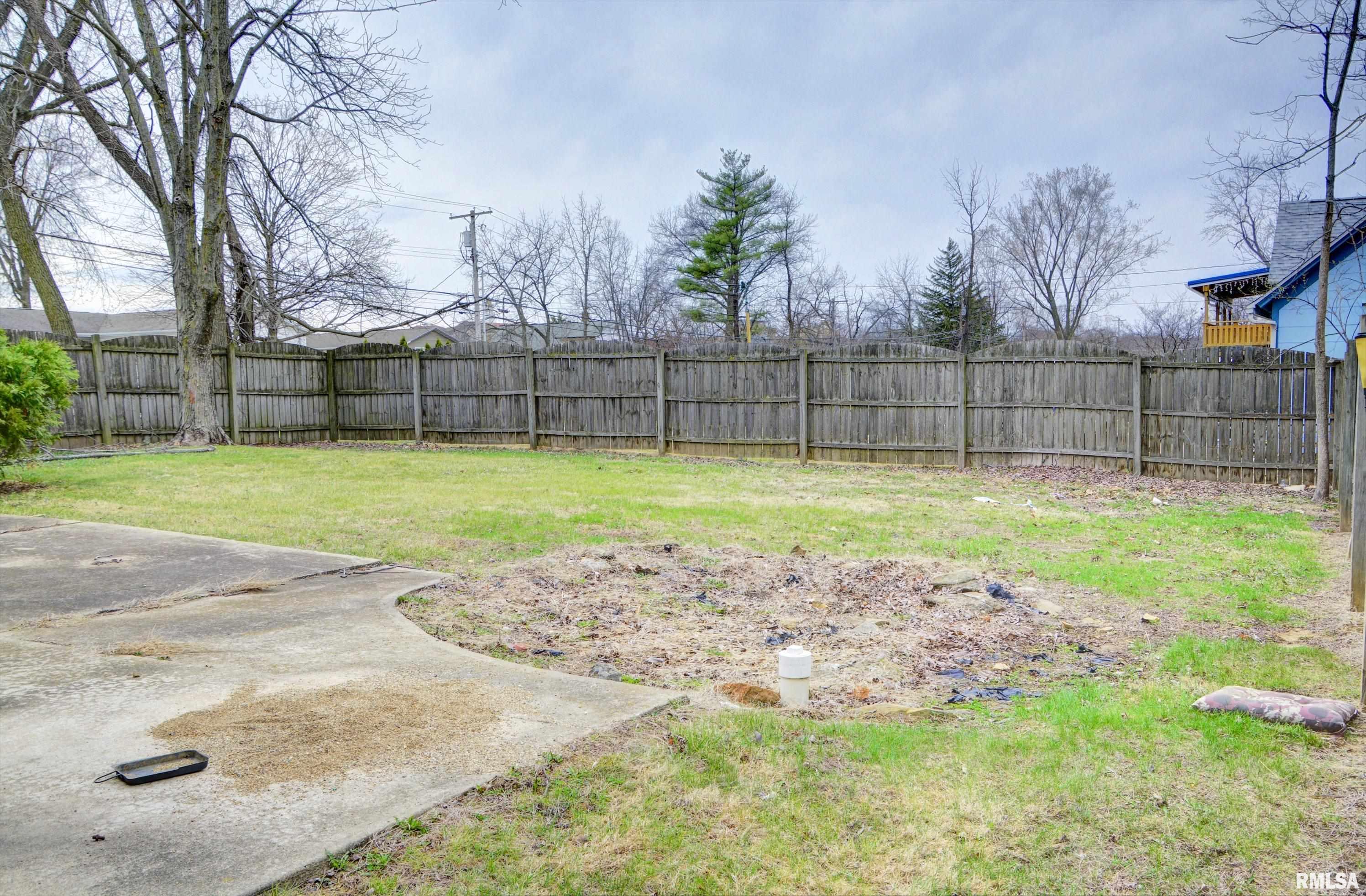 724 North Charles Street Macomb, IL 61455 - Photo 4 of 25