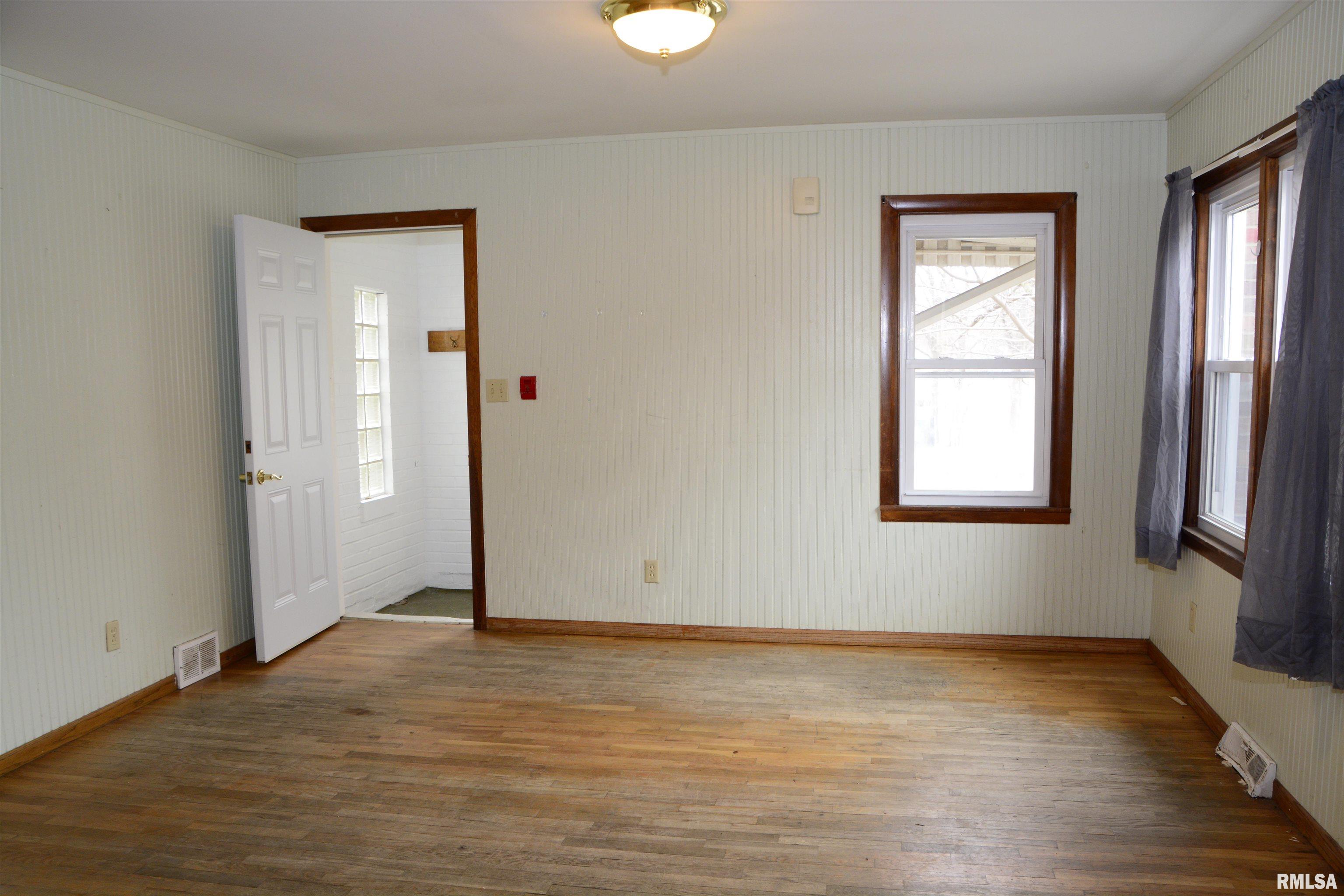 724 North Charles Street Macomb, IL 61455 - Photo 5 of 25