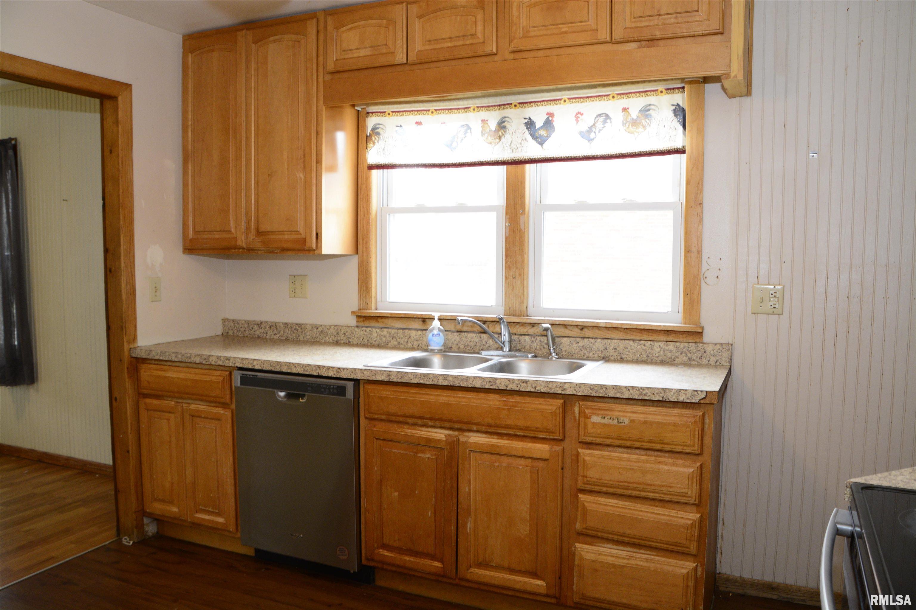 724 North Charles Street Macomb, IL 61455 - Photo 8 of 25