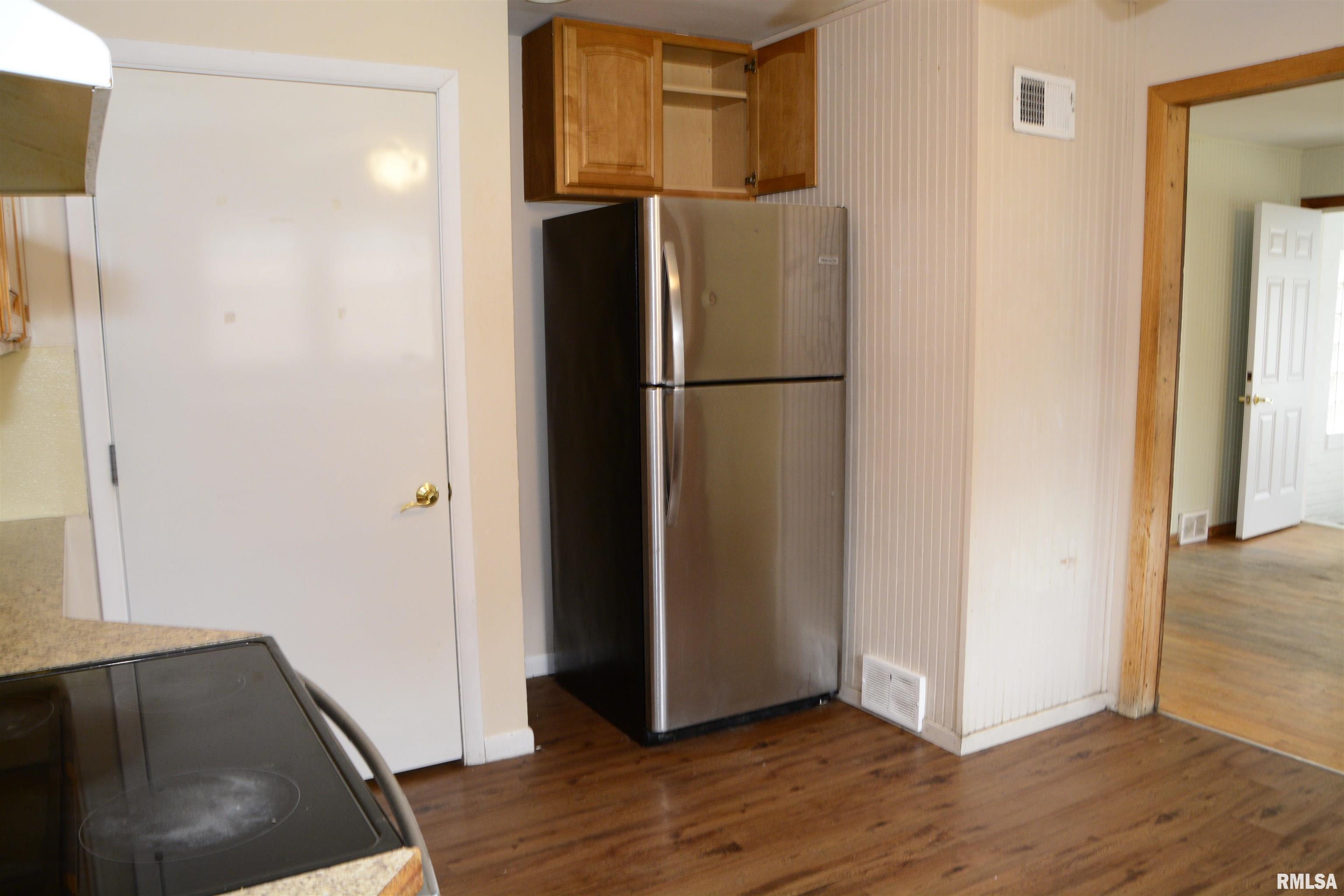 724 North Charles Street Macomb, IL 61455 - Photo 9 of 25