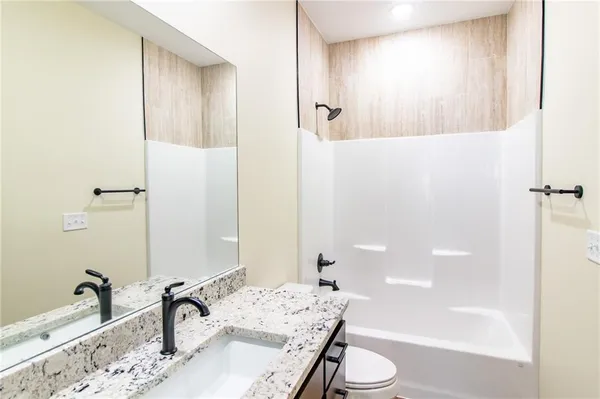 $334,900 | 107 South Jefferson Avenue, Knob Noster, MO 65336