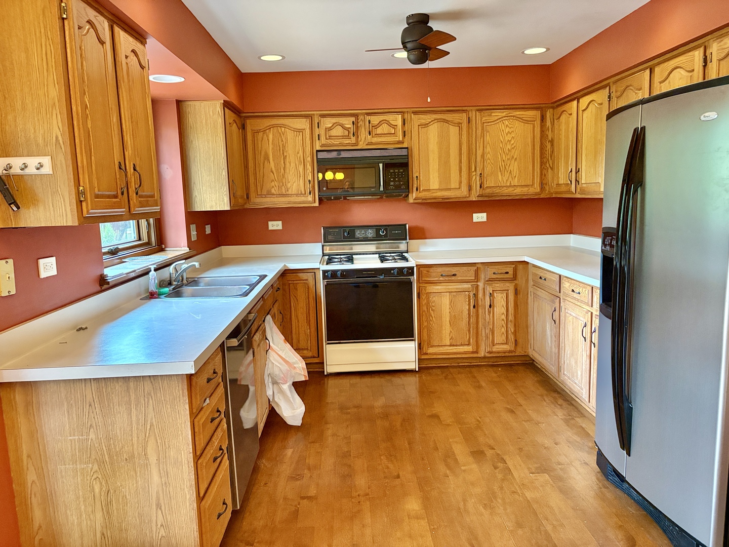 244 Knoll Street Wheaton, IL 60187 - Photo 5 of 26