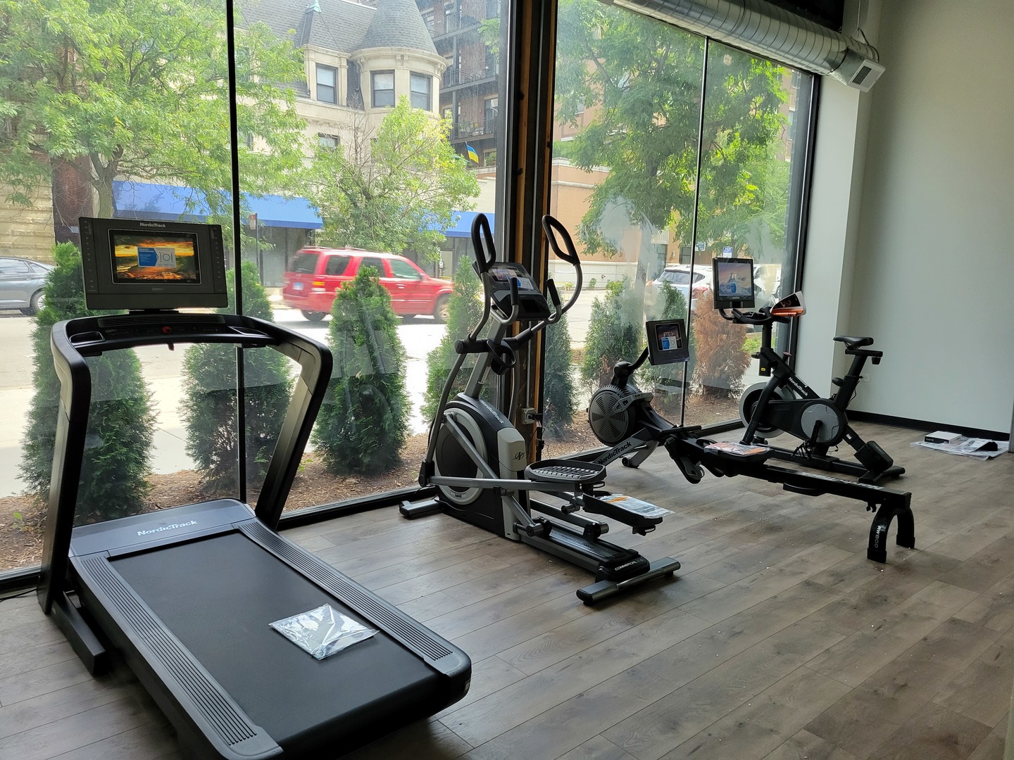 4720 North Sheridan Road, Unit 3D Chicago, IL 60640 - Photo 12 of 15 a view of a room with gym equipment