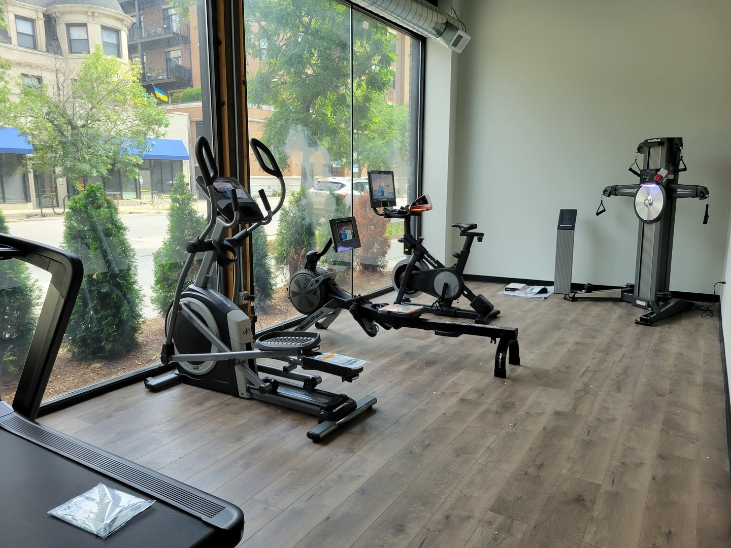 4720 North Sheridan Road, Unit 3D Chicago, IL 60640 - Photo 13 of 15 a view of a room with gym equipment