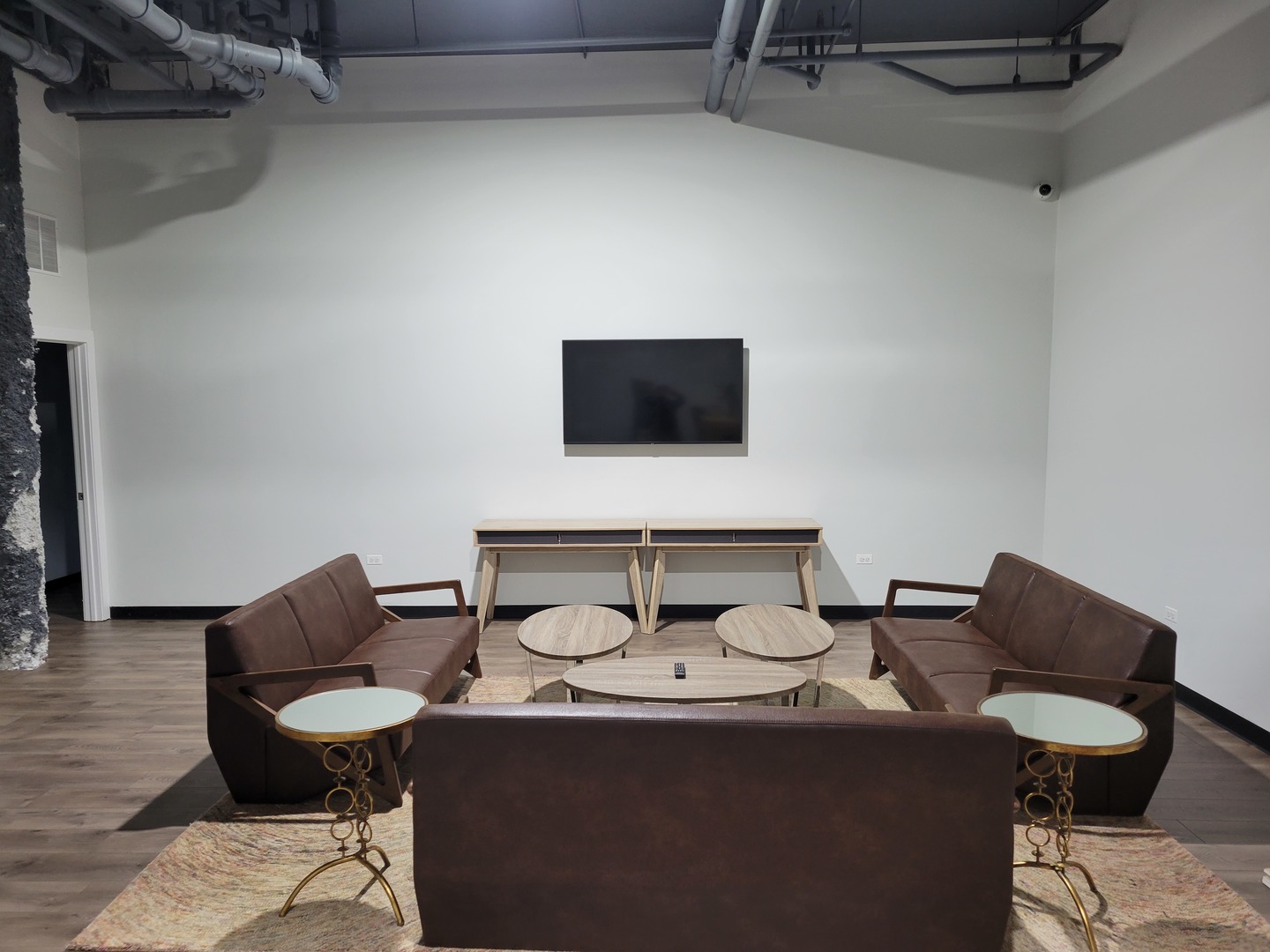 4720 North Sheridan Road, Unit 3D Chicago, IL 60640 - Photo 14 of 15 a living room with furniture and a flat screen tv