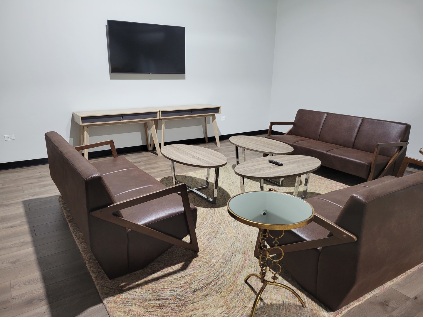 4720 North Sheridan Road, Unit 3D Chicago, IL 60640 - Photo 15 of 15 a living room with furniture and a flat screen tv