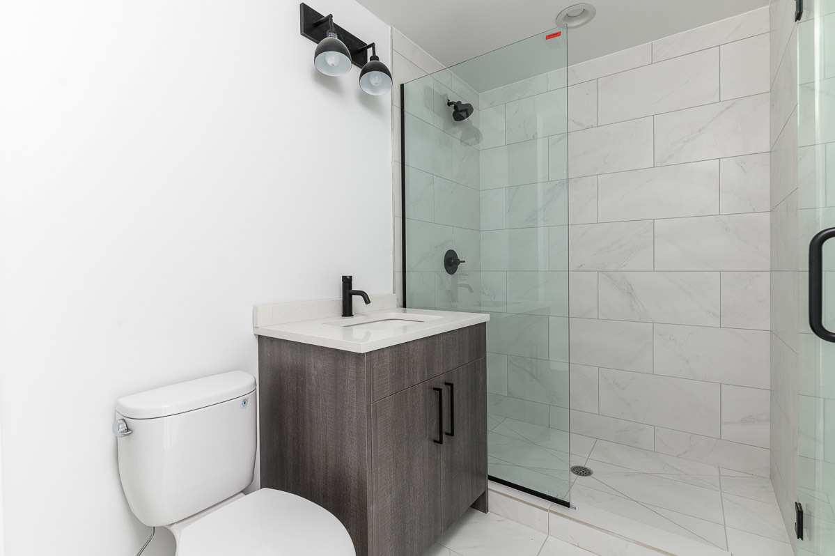 4720 North Sheridan Road, Unit 3D Chicago, IL 60640 - Photo 9 of 15 a bathroom with a toilet sink and shower