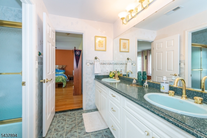 5 Raintree Court Kinnelon, NJ 07405 - Photo 27 of 44