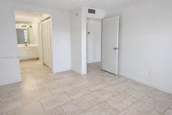 $2,250 | 1755 West 60th Street, Unit D212, Hialeah, FL 33012