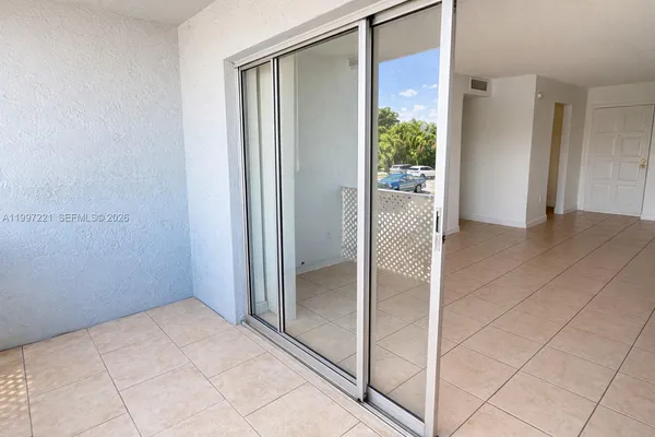 $2,250 | 1755 West 60th Street, Unit D212, Hialeah, FL 33012