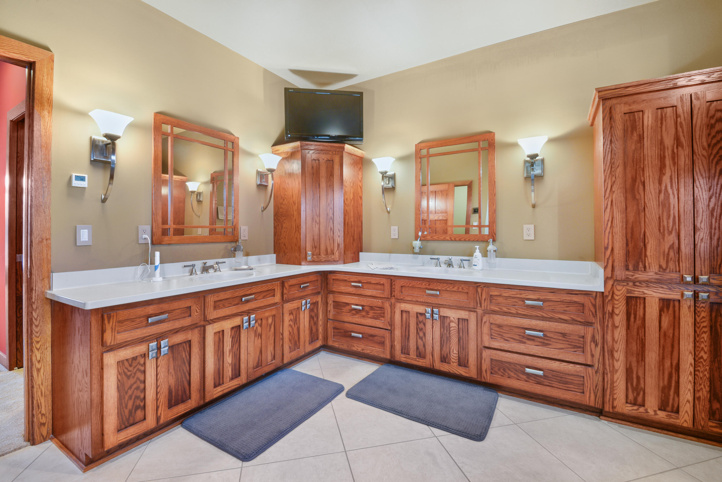 790 Erin Road Erin, WI 53027 - Photo 26 of 52 En Suite 2