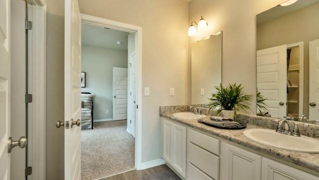 330 Merlin Court Crestview, FL 32539 - Photo 16 of 28 Camden jack and jill bath